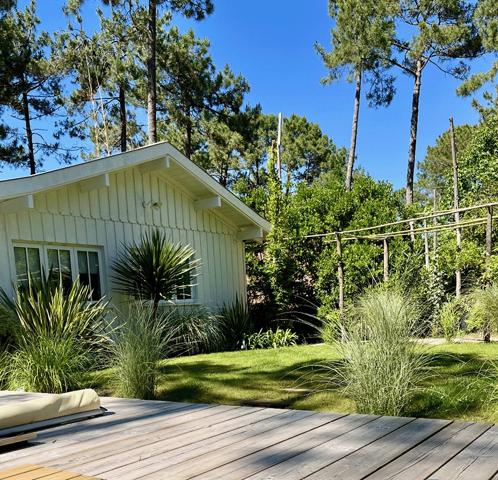 Cap Ferret, entre bassin et océan, ravissante villa bois, 4 chambres, 3 SB/SE, piscine chauffée, 3 cabanons, sur très belle parcelle végétalisée de 800m2