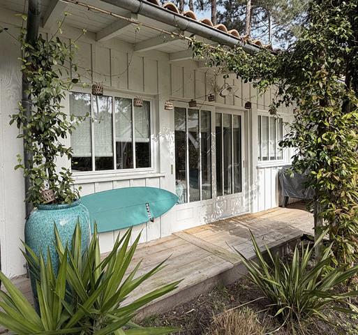 Cap Ferret, entre bassin et océan, ravissante villa bois, 4 chambres, 3 SB/SE, piscine chauffée, 3 cabanons, sur très belle parcelle végétalisée de 800m2