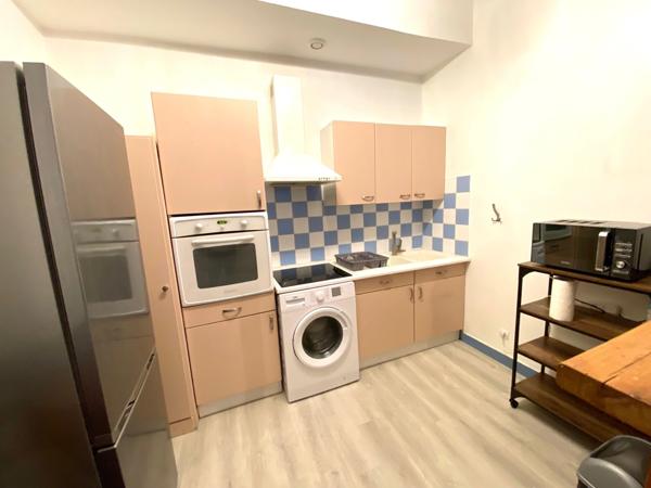 APPARTEMENT T3 (DPE C) AVEC TERRASSE - BORDEAUX QUARTIER ST PIERRE/CAMILLE JULLIAN - IMMEUBLE EN PIERRE RÉNOVÉ.