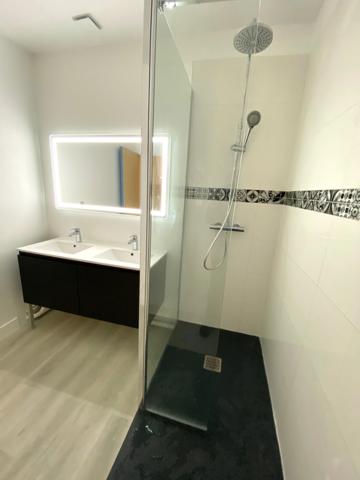 APPARTEMENT T3 (DPE C) AVEC TERRASSE - BORDEAUX QUARTIER ST PIERRE/CAMILLE JULLIAN - IMMEUBLE EN PIERRE RÉNOVÉ.