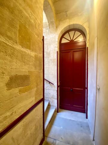 APPARTEMENT T3 (DPE C) AVEC TERRASSE - BORDEAUX QUARTIER ST PIERRE/CAMILLE JULLIAN - IMMEUBLE EN PIERRE RÉNOVÉ.