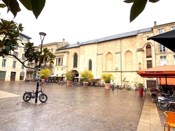APPARTEMENT T3 (DPE C) AVEC TERRASSE - BORDEAUX QUARTIER ST PIERRE/CAMILLE JULLIAN - IMMEUBLE EN PIERRE RÉNOVÉ.