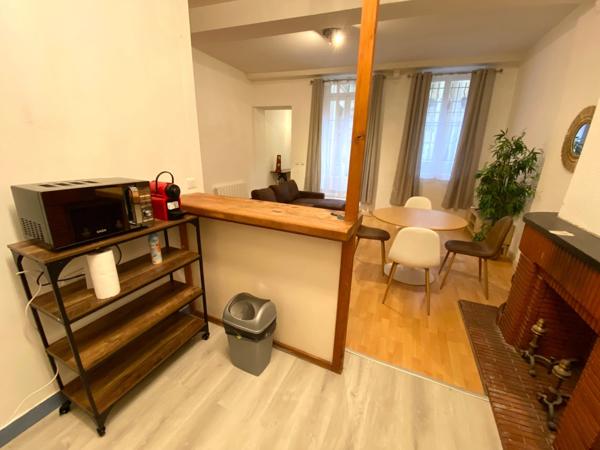 APPARTEMENT T3 (DPE C) AVEC TERRASSE - BORDEAUX QUARTIER ST PIERRE/CAMILLE JULLIAN - IMMEUBLE EN PIERRE RÉNOVÉ.