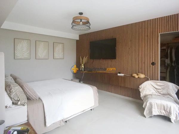 Vente                                                      Villa
                        
                     5 pièces                      150 m2                     à Villeneuve-de-la-Raho