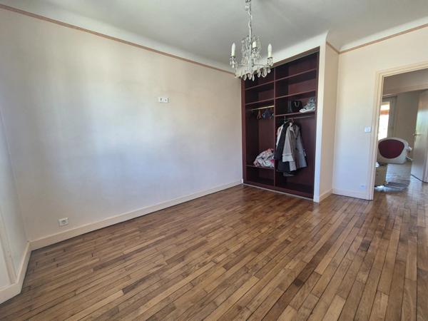 Location                                                      Maison
                        
                     5 pièces                      137 m2                     à Brive-la-Gaillarde