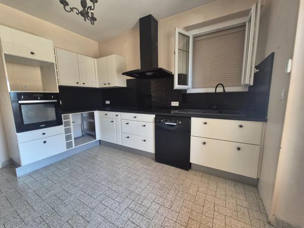 Location                                                      Maison
                        
                     5 pièces                      137 m2                     à Brive-la-Gaillarde