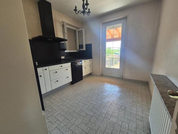 Location                                                      Maison
                        
                     5 pièces                      137 m2                     à Brive-la-Gaillarde