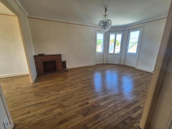 Location                                                      Maison
                        
                     5 pièces                      137 m2                     à Brive-la-Gaillarde