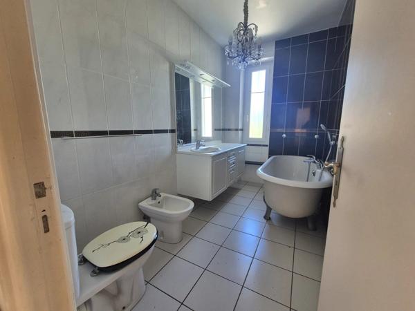 Location                                                      Maison
                        
                     5 pièces                      137 m2                     à Brive-la-Gaillarde