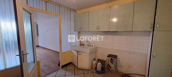 Achat maison Saint-Flour - 9 pièce(s) - 160 m² - 66 000 €