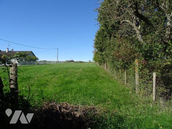 Une parcelle de terrain à bâtir à viabiliser d'environ 1 000 m².

Honoraires inclus de  18.95% ...