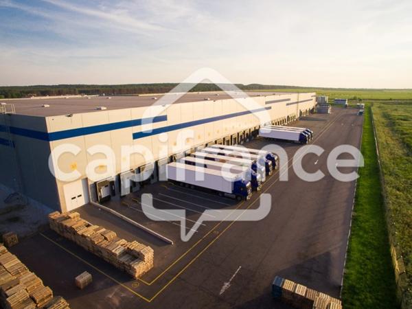 vente environ entrepôt industriel 14000m² a vendre proche de BOURGOIN JALLIEU (38)sur environ 24000m² de terrain