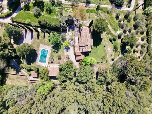 Le Castellet  Propriété de caractère au potentiel exceptionnel, au coeur d'un écrin de nature - 860 000 euros