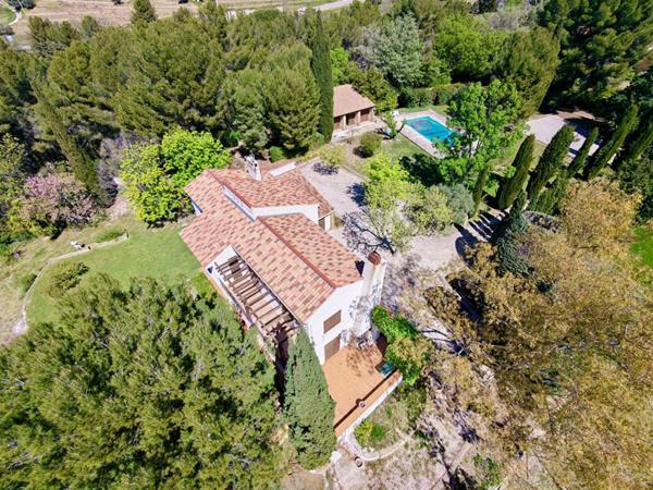 Le Castellet  Propriété de caractère au potentiel exceptionnel, au coeur d'un écrin de nature - 860 000 euros