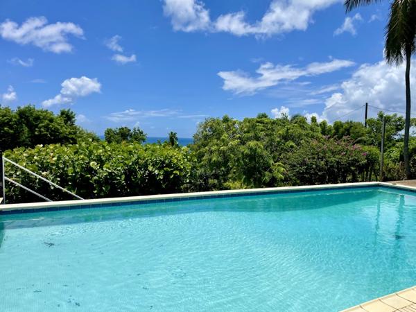 A VENDRE SUR GOSIER JOLIE PROPRIETE VILLA T5 +BUNGALOW T2 AVEC PISCINE VUE MER
