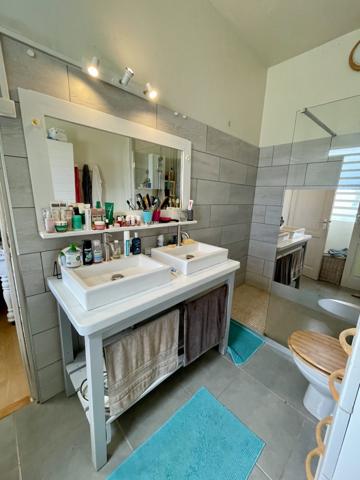 A VENDRE SUR GOSIER JOLIE PROPRIETE VILLA T5 +BUNGALOW T2 AVEC PISCINE VUE MER