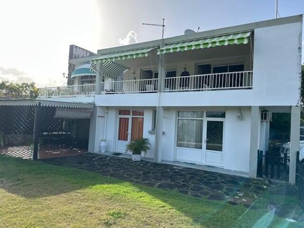 A VENDRE SUR GOSIER JOLIE PROPRIETE VILLA T5 +BUNGALOW T2 AVEC PISCINE VUE MER