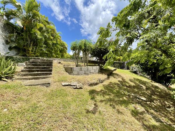A VENDRE SUR GOSIER JOLIE PROPRIETE VILLA T5 +BUNGALOW T2 AVEC PISCINE VUE MER