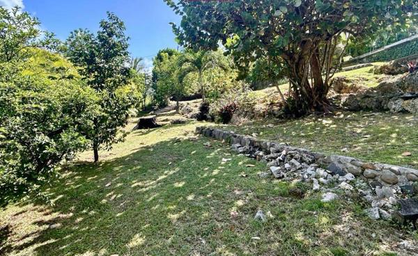 A VENDRE SUR GOSIER JOLIE PROPRIETE VILLA T5 +BUNGALOW T2 AVEC PISCINE VUE MER