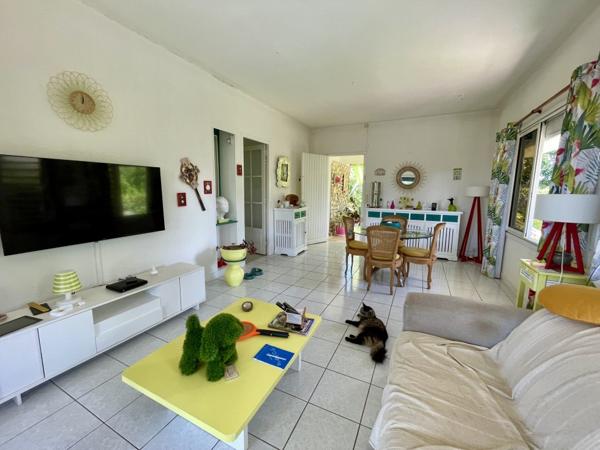 A VENDRE SUR GOSIER JOLIE PROPRIETE VILLA T5 +BUNGALOW T2 AVEC PISCINE VUE MER