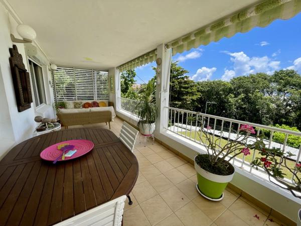 A VENDRE SUR GOSIER JOLIE PROPRIETE VILLA T5 +BUNGALOW T2 AVEC PISCINE VUE MER