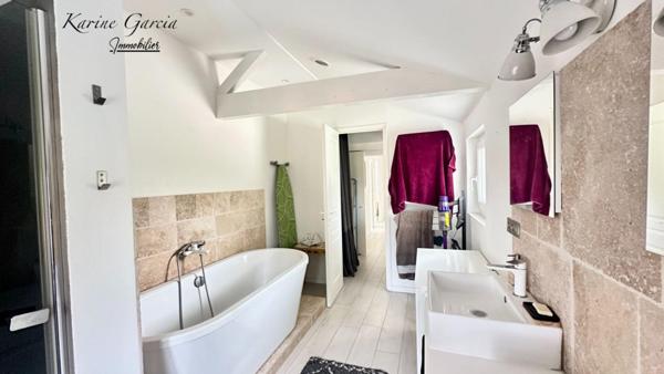 SANARY SUR MER - APPARTEMENT DE TYPE 3 - PARKING PRIVATIF