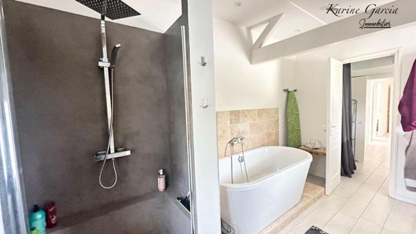 SANARY SUR MER - APPARTEMENT DE TYPE 3 - PARKING PRIVATIF