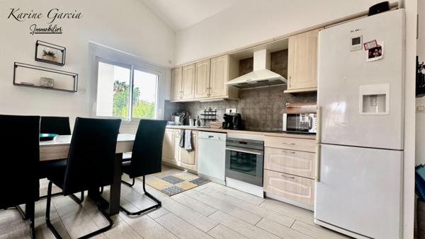 SANARY SUR MER - APPARTEMENT DE TYPE 3 - PARKING PRIVATIF