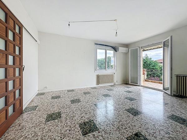 Exclusivité Nestenn Immobilier. Maison 4 pièces avec garage et jardin à vendre dans un quartier calme de Saint-Orens de Gameville