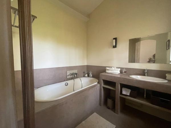 Maison de caractère à vendre 6 pièces AIX EN PROVENCE (13)