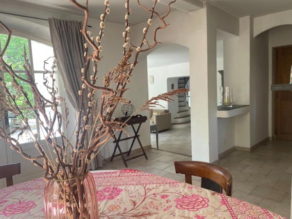 Maison de caractère à vendre 6 pièces AIX EN PROVENCE (13)