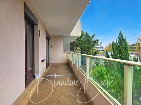 Appartement familial avec piscine et tennis