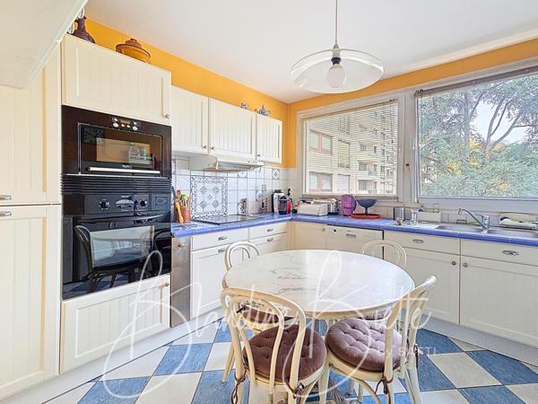 Appartement familial avec piscine et tennis