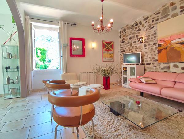 Maison de village au calme : charme de l'ancien, confort moderne, potentiel de revenus. Besseges