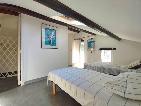 Maison de village au calme : charme de l'ancien, confort moderne, potentiel de revenus. Besseges