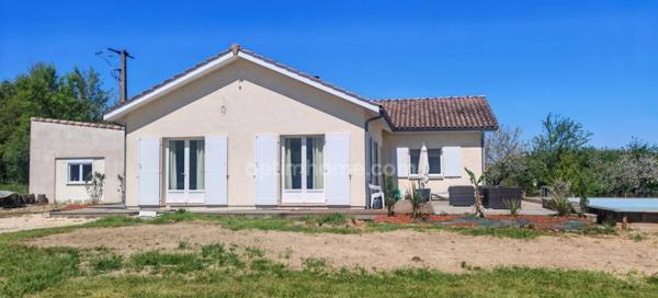 Maison de plain pied avec piscine