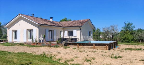 Maison de plain pied avec piscine