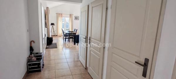 Maison de plain pied avec piscine