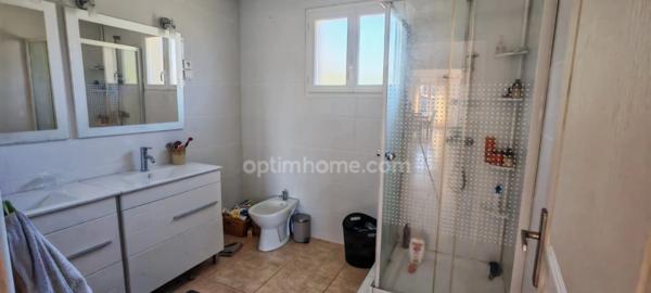 Maison de plain pied avec piscine