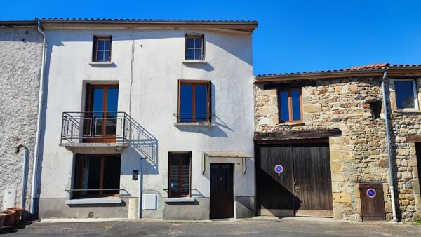 Maison de bourg avec grange attenante et fort potentiel!