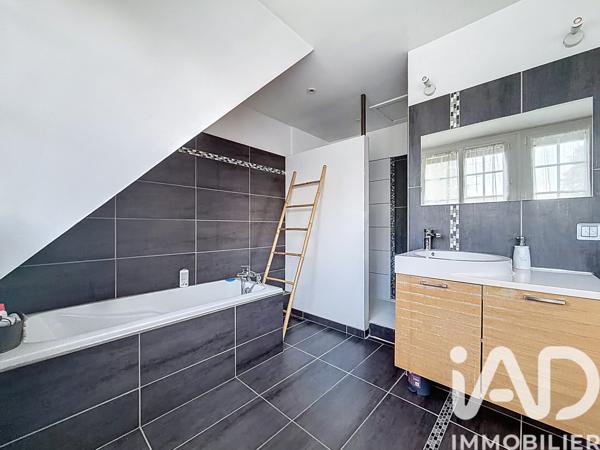 Maison à vendre 7 pièces 117 m² Savigny-le-Temple