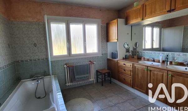 Maison à vendre 7 pièces 197 m² Saint-Genis-Laval