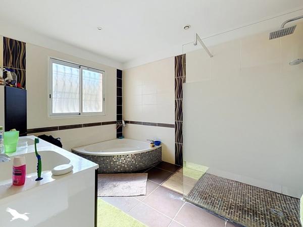 Maison 296 520 € Béziers 4 p 112 m² DPE C