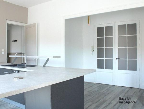 Appartement à LE CHAMBON-FEUGEROLLES, 42500 - 5 pièces 135m²