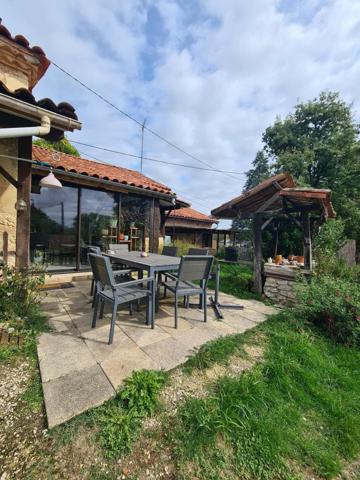 Corps de ferme rénové avec dépendance