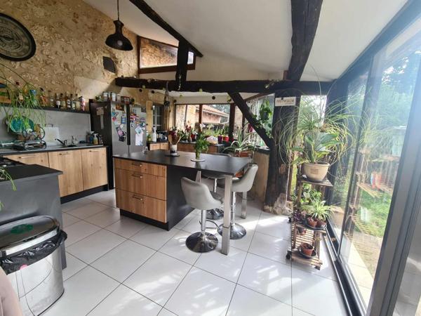 Corps de ferme rénové avec dépendance