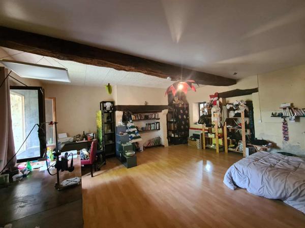 Corps de ferme rénové avec dépendance