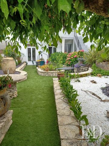 ROYAN HYPER CENTRE :  maison de ville 122 m², 3 chambres avec jardin et garage