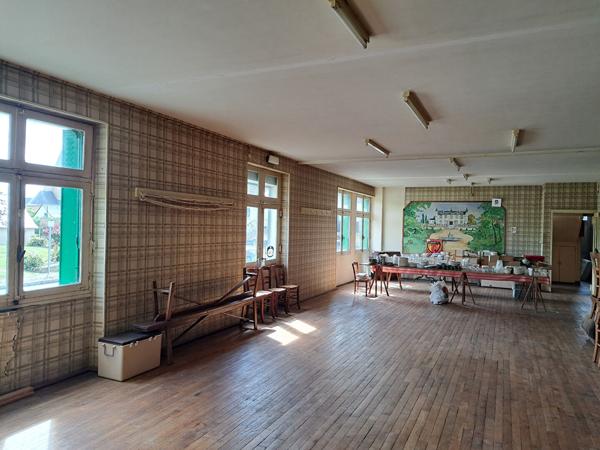 ANCIEN RESTAURANT- HOTEL A VILLAINES SOUS MALICORNE