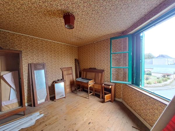 ANCIEN RESTAURANT- HOTEL A VILLAINES SOUS MALICORNE